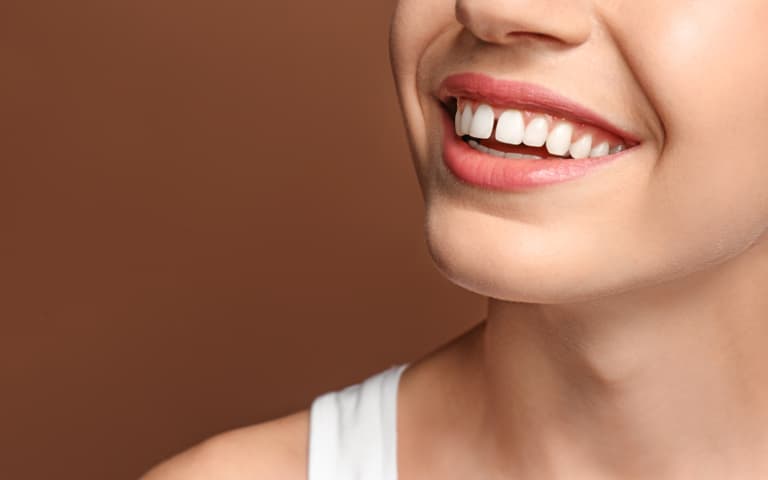 corregir espacio entre diente y diente presencia diastemas